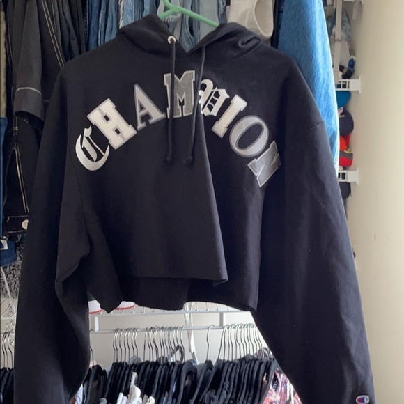 Champion Tops - Cropped champion sweatshirt